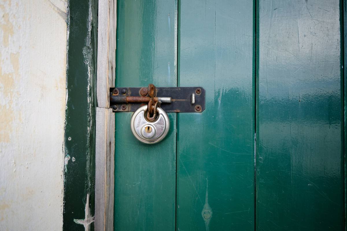 A keypad lock with manual override highlighted in blue light