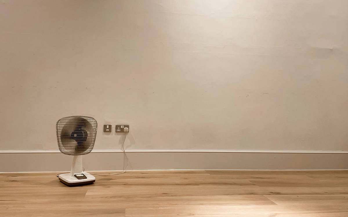 Comparison table of free vs. paid blogging tools